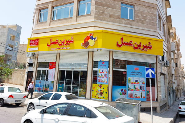 تابلو سردر بزرگ هایپر مارکت و سوپرمارکت مناسب جلب توجه مشتریان.