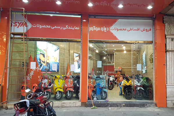 استیکر روی شیشه